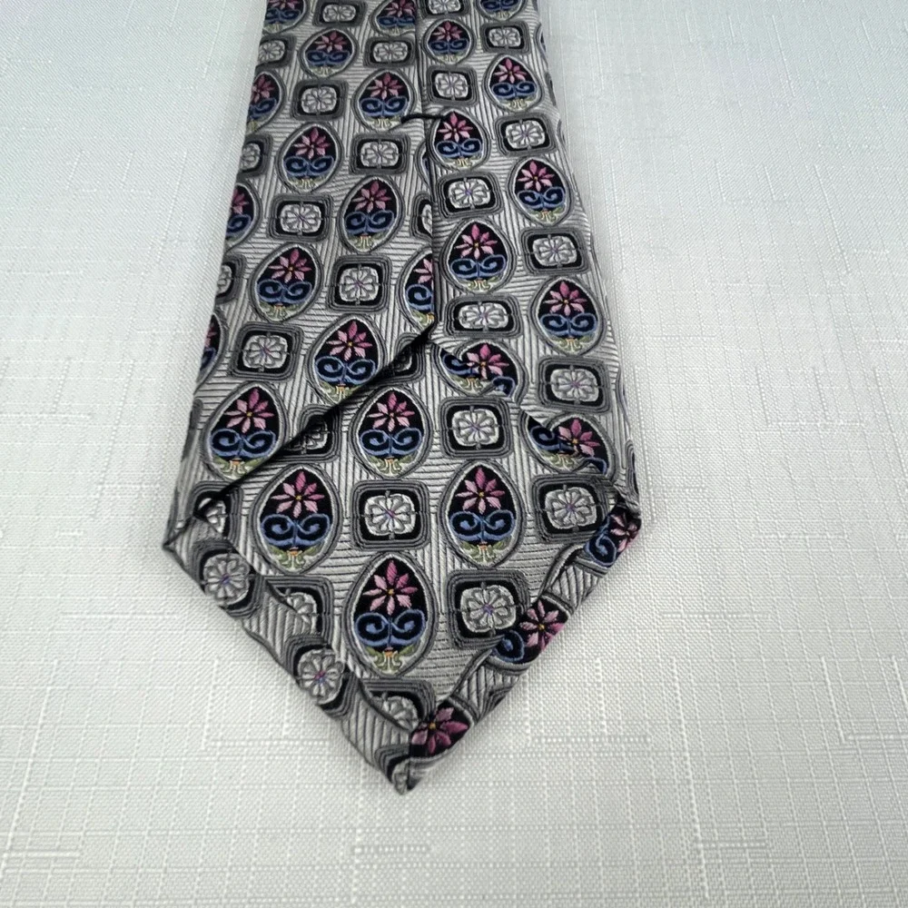 Jos. A. Bank Tie Mens Silver Black Floral Medallion Silk Signature Gold USA‎